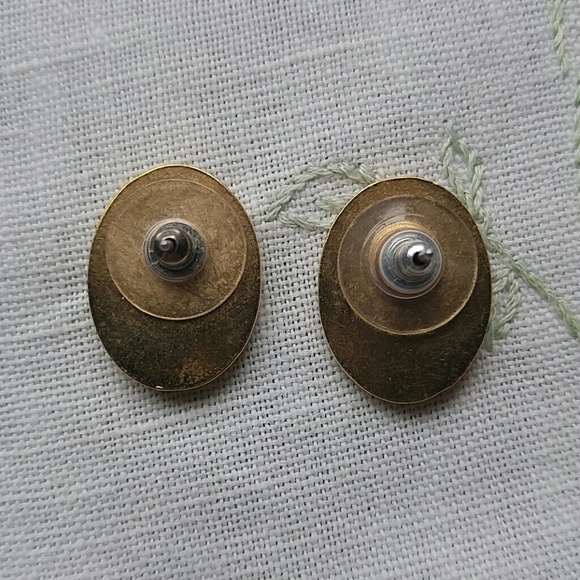 ♦ 3 for $15 Ornate Oval Gold Stud Earrings - Picture 6 of 8